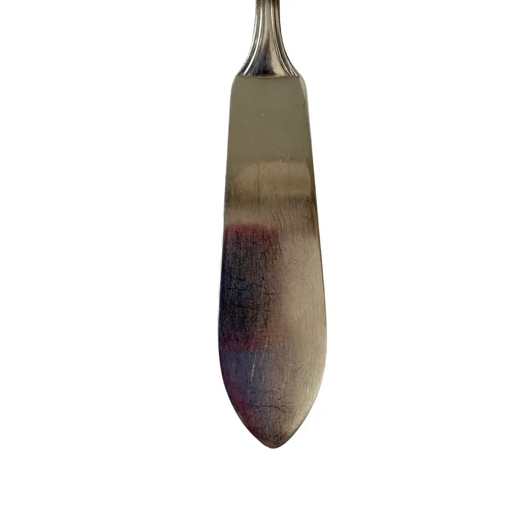 Oneida Alexis Deluxe Stainless Butter Knife Shell Bow Pattern 6.25” vintage